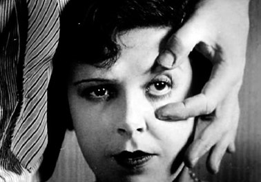 Un Chien Andalou - slicing up eyeballs